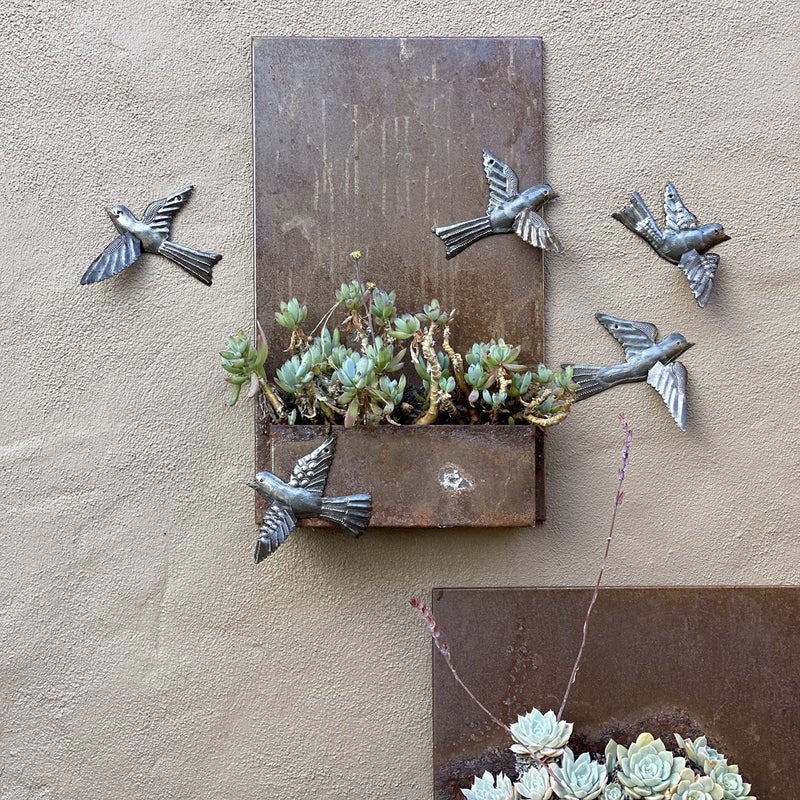 It's Cactus ديكور جدار معدني على شكل طيور، مجموعة من 5، أجنحة ثلاثية الأبعاد، طيور صغيرة معلقة، زينة، مجموعة لعشاق الطيور، تماثيل معلقة داخلية وخارجية، ديكور خريفي مصنوع يدويًا في هايتي 5 × 4.5 بوصة - Image 2